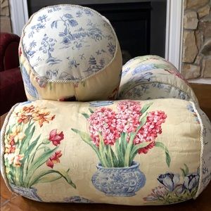 Platinum Couture Imperial Garden Neck pillow